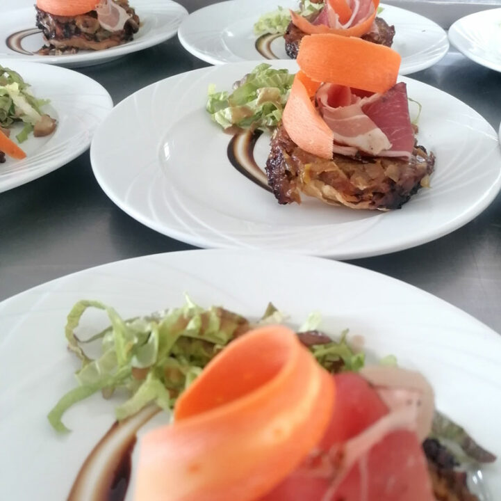 Assiette de mariage dressée